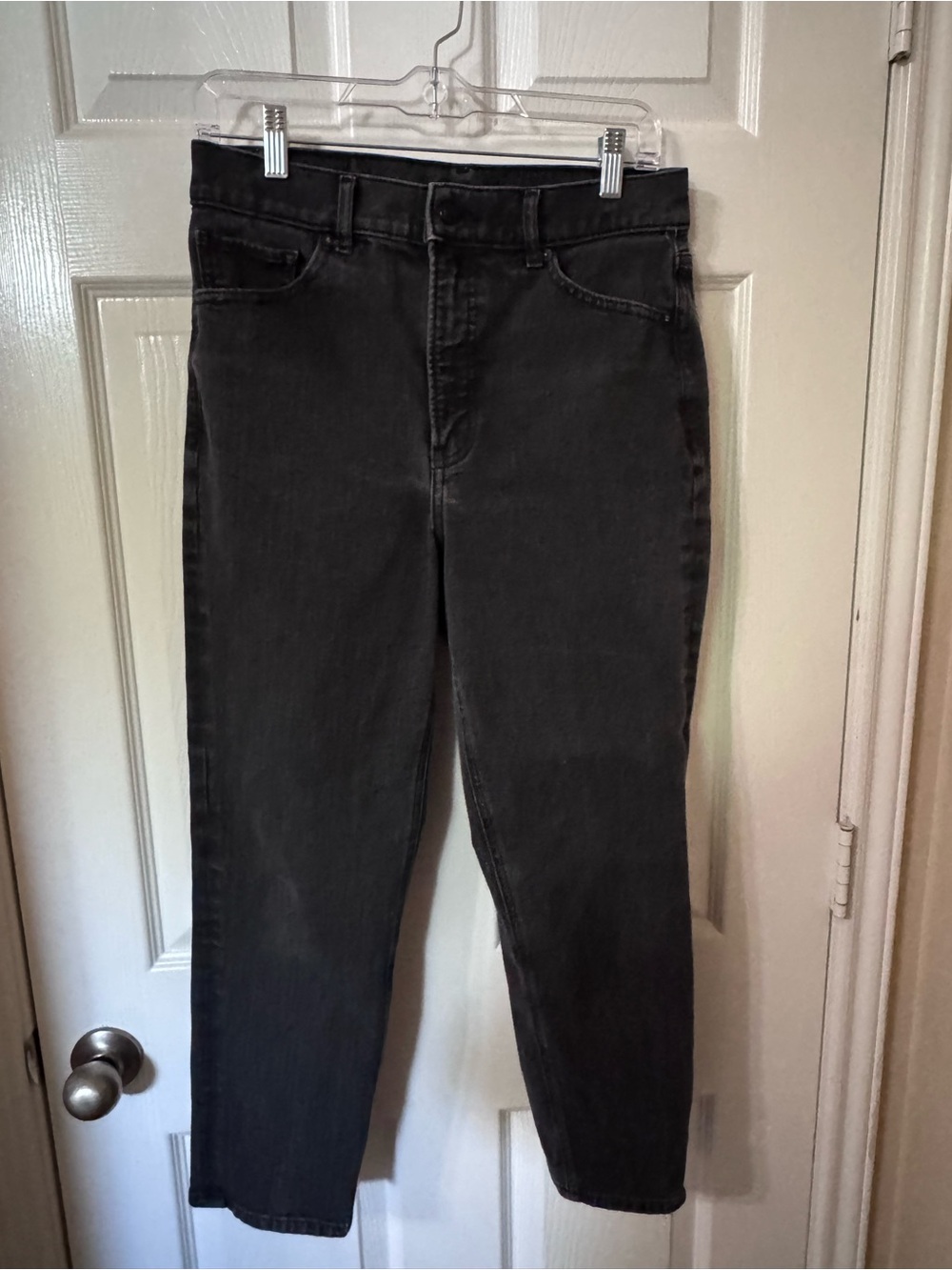 Express Super High Rise Mom Jeans Size 8 Black Washed Denim